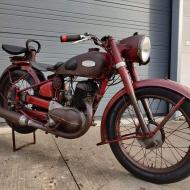 Triumph BDG 250 from 1952 in first paint