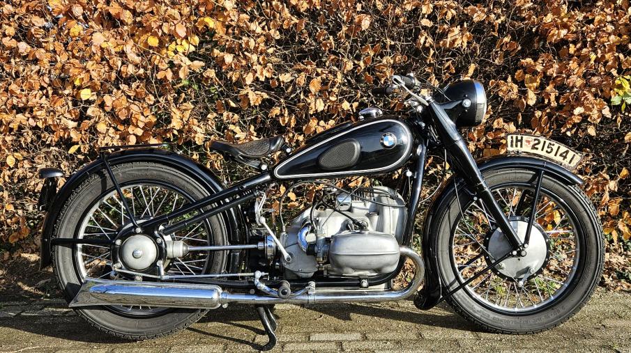 BMW 1937 R5 494 cc transverse OHV twin