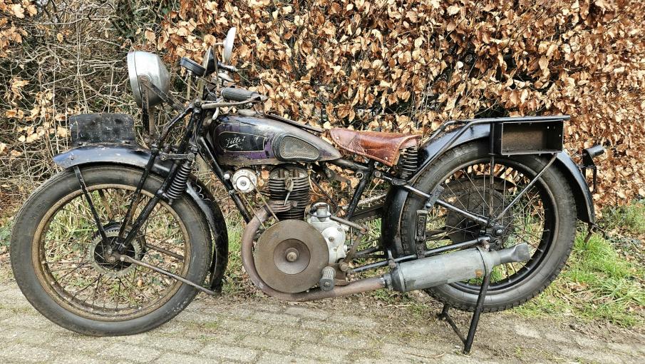 Gillet Tour Du Monde 350cc 1931 with german registration papers in first paint