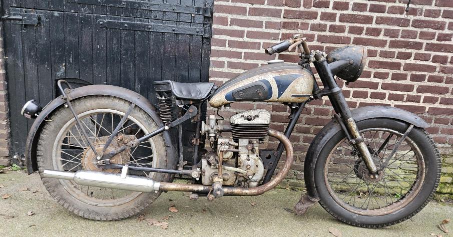 FN  M13 450cc 1949  1 cyl sv  with a nice  patina winterproject for restoration