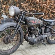 Coming in Terrot HD 350cc 1934 great patina