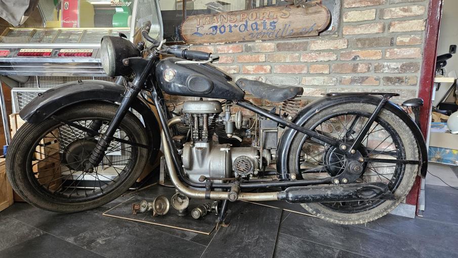 1937 BMW 200cc OHV  R20 with original old dutch registration paperrs