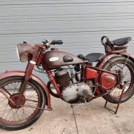 Triumph BDG 250 from 1952 in first paint