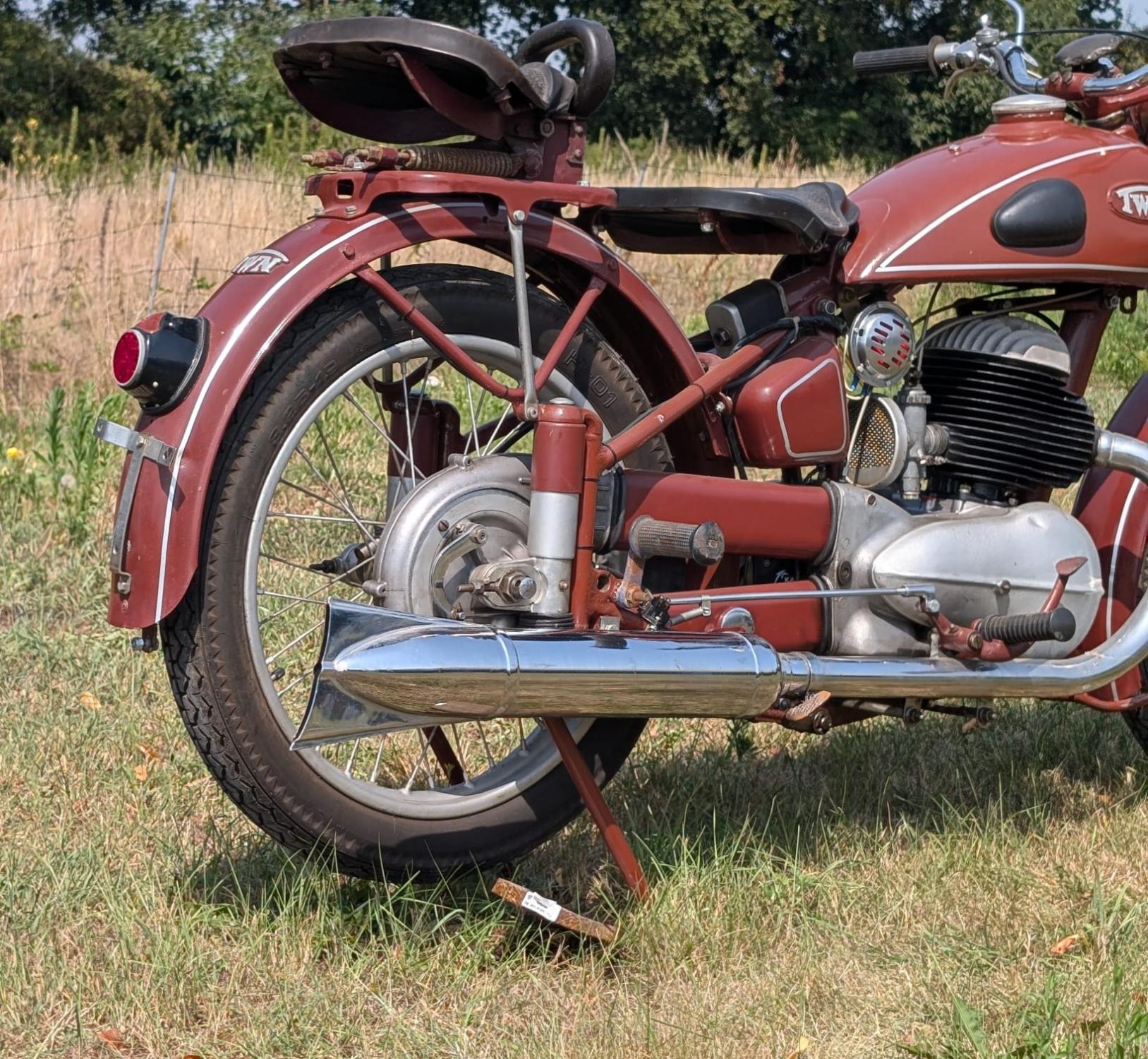 Wunderschone Triumph Bdg 250 Ebenbild
