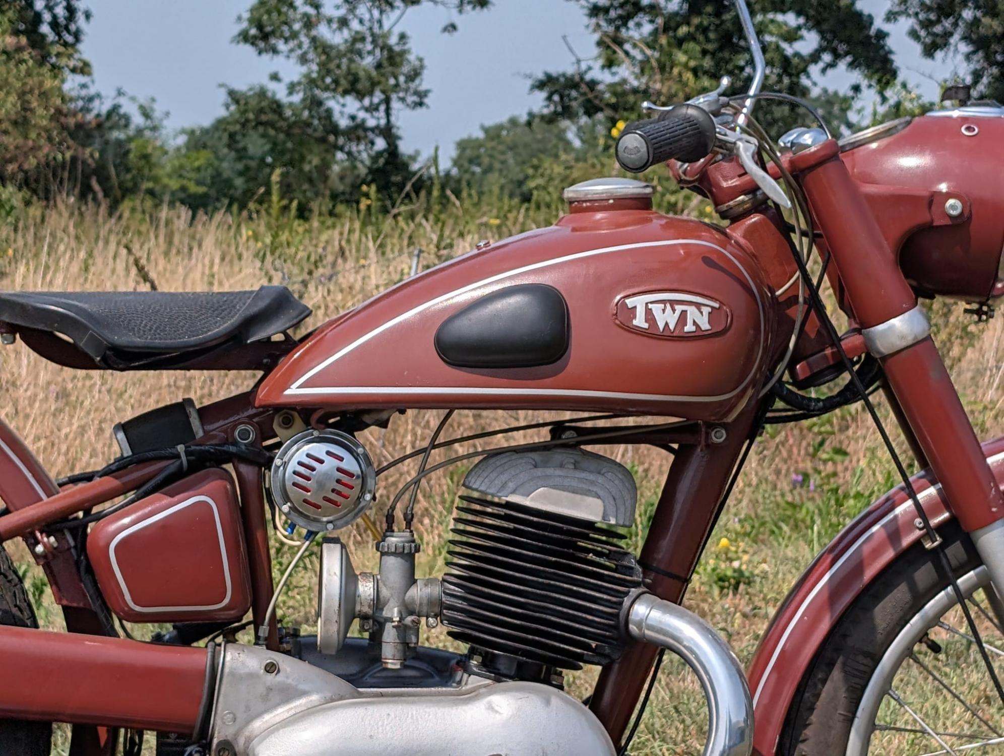 Triumph 250 Bdg