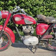 BSA 250cc C15  year 1959 nice winterproject