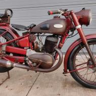 Triumph BDG 250 from 1952 in first paint