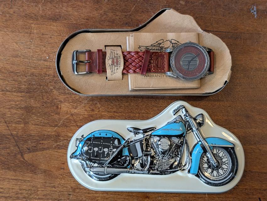 Harley Davidson Watch with box and can Collectorsitem in blue