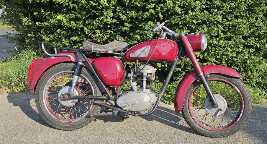 BSA 250cc C15  year 1959 nice winterproject