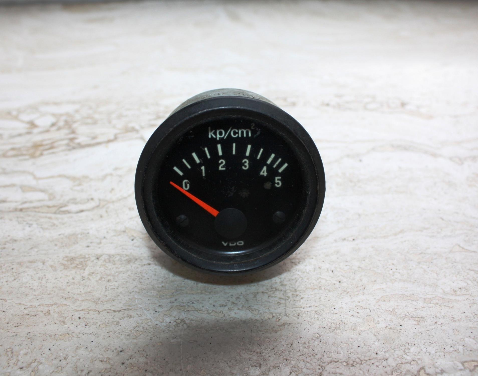 VDO oil pressure gauge | Dutch Lion Motorbikes